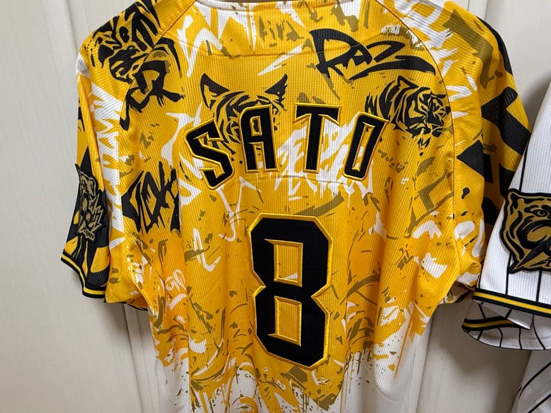 阪神タイガース　佐藤輝明　レプリカユニフォーム　Oサイズ