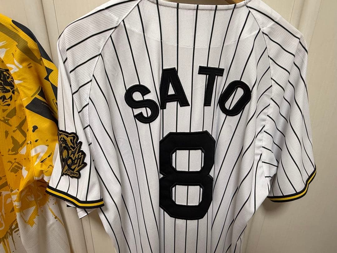 阪神タイガース　佐藤輝明　レプリカユニフォーム　Oサイズ