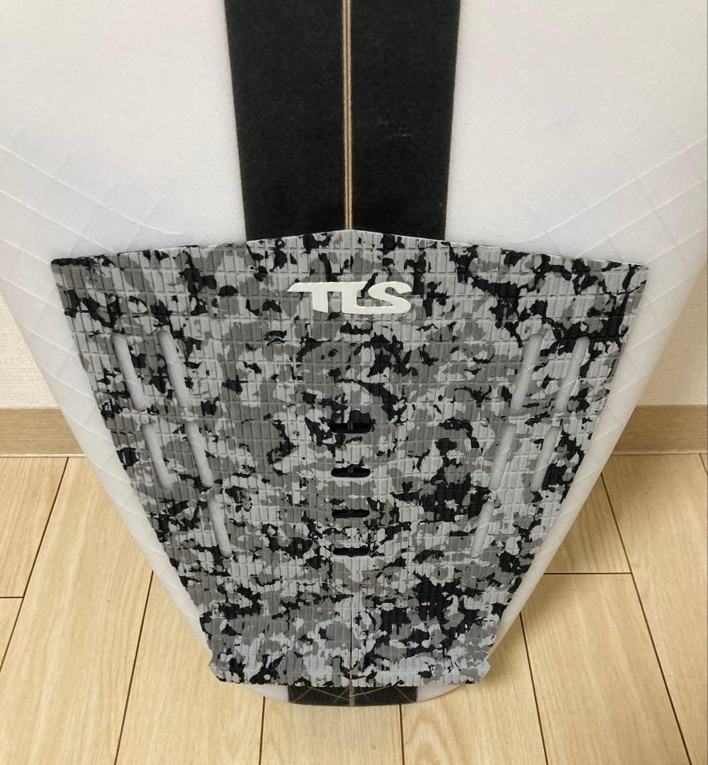 新品　DHD DNA サーフボード デッキバッド付　5’7” 22.5L