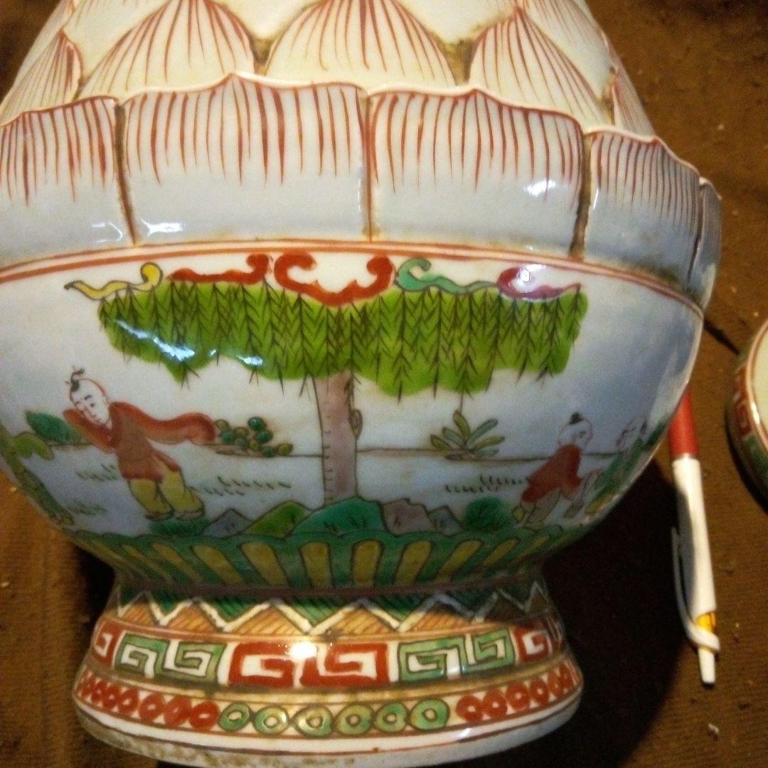 中国陶磁器　明万歴　人物蓋付壺