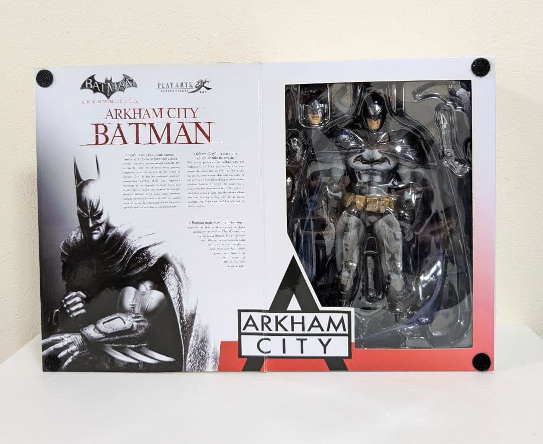 BATMAN　ARKHAM CITY PLAY ARTS 改　フィギュア
