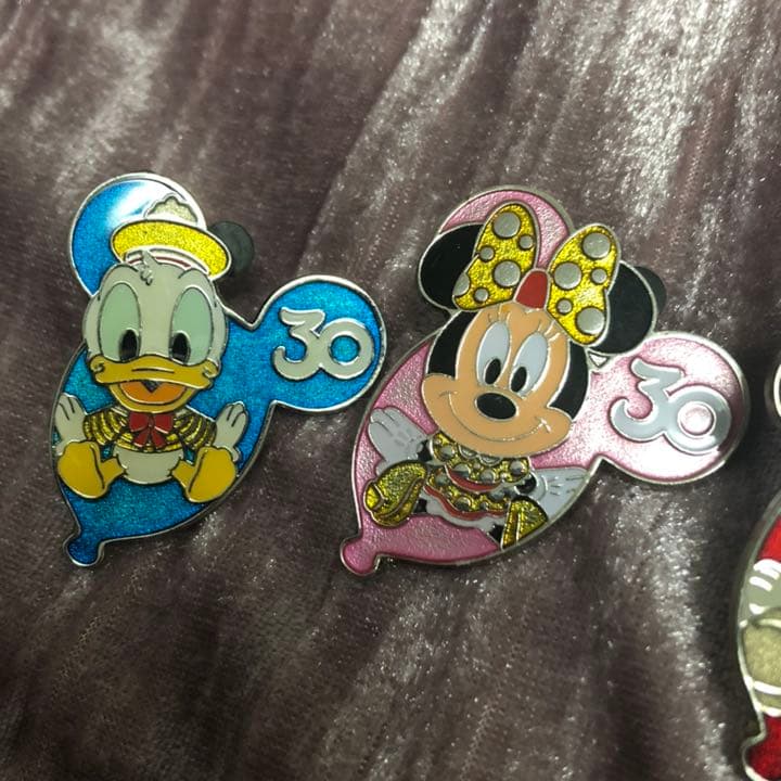 ディズニーランド☆ボールゲーム景品ピンバッジ
