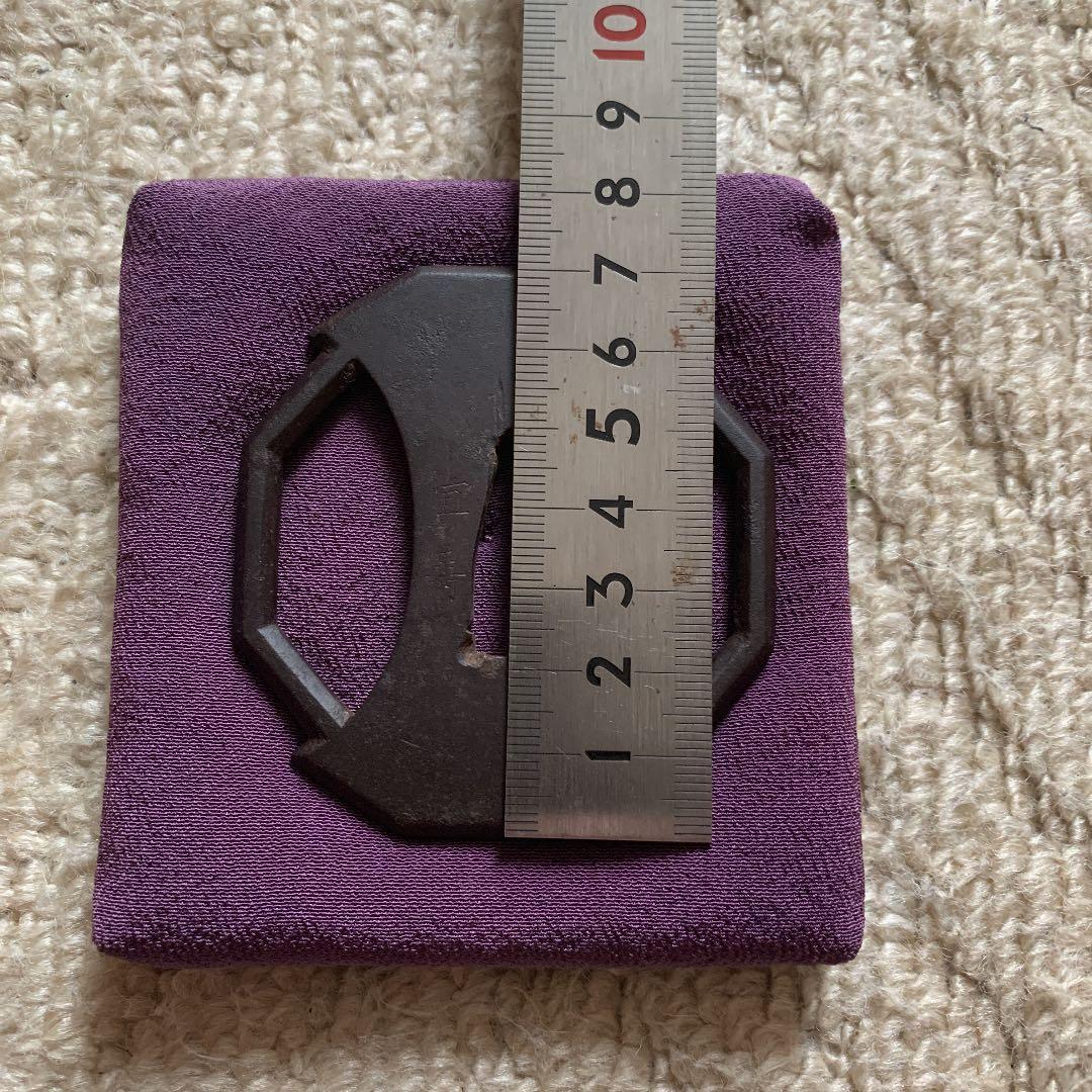 鍔　分銅型　江府住宜寿　鉄　透かし