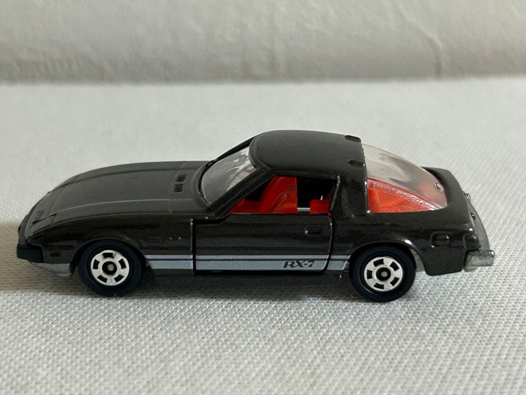 トミカ 日本製 スーパーギフト 黒箱 50 マツダ サバンナ RX-7