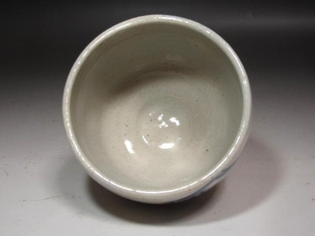 ☆　富本憲吉　染付茶碗　素朴で味わい深い一品です☆y567