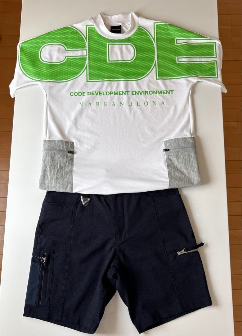 かー マークアンドロナ　モックネックTシャツ 2025