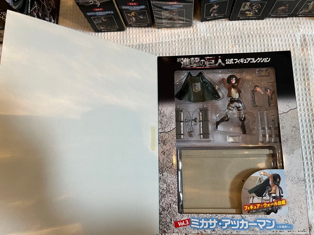 フィギュア未開封　進撃の巨人 公式フィギュアコレクション　全12巻　バインダー