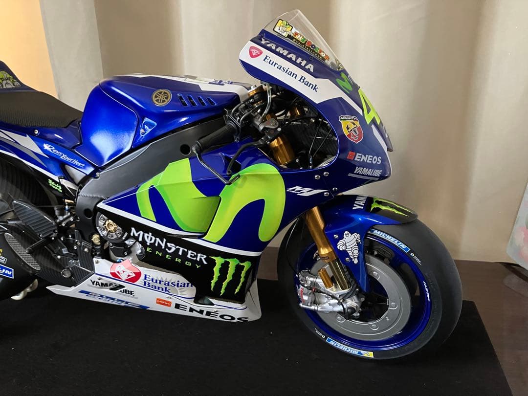 デアゴスティーニ YAMAHA YZR-M1 バレンティーノ・ロッシモデル