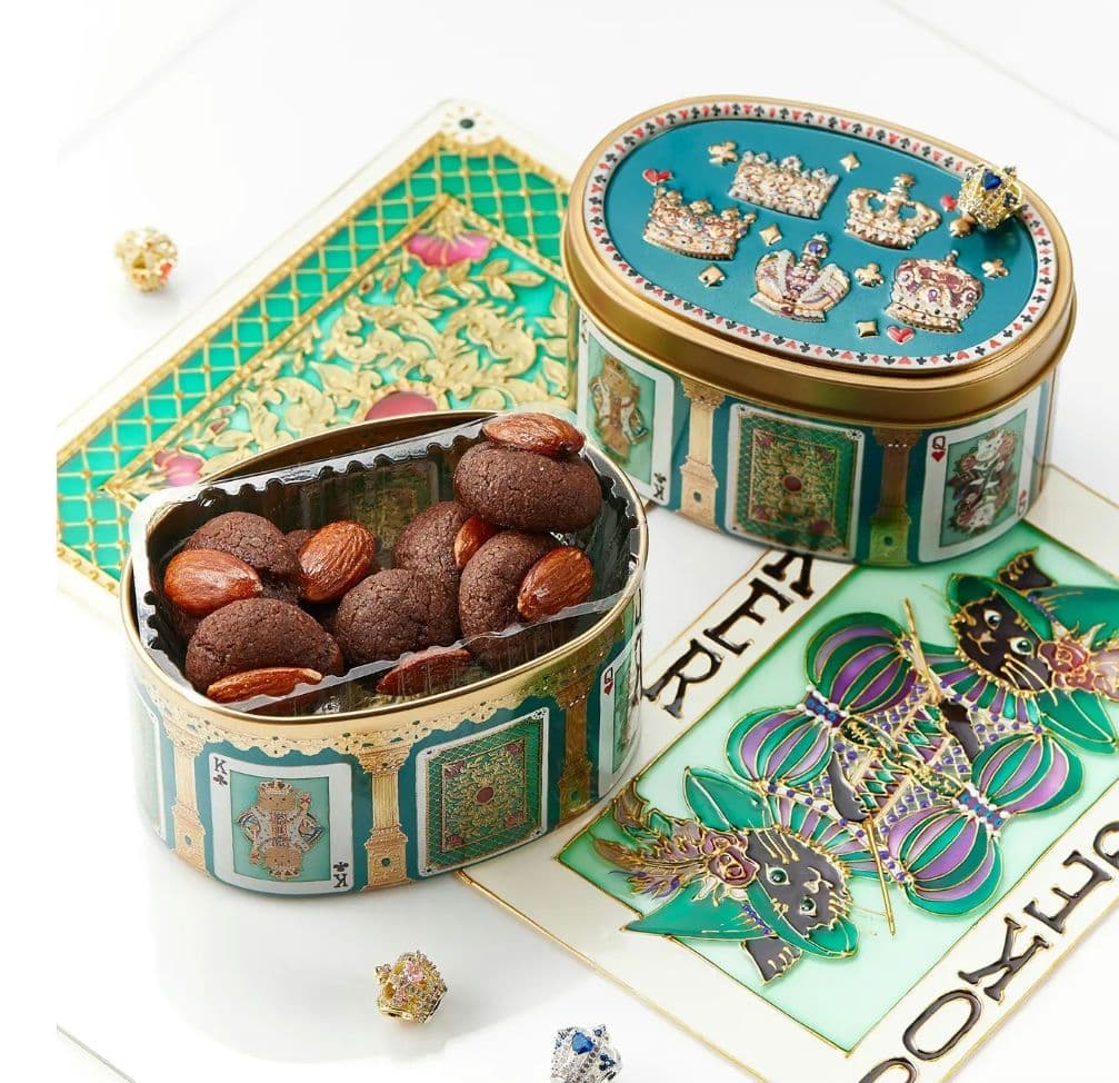 青山デカーボ　猫のトランプ缶2 新品未開封　王冠