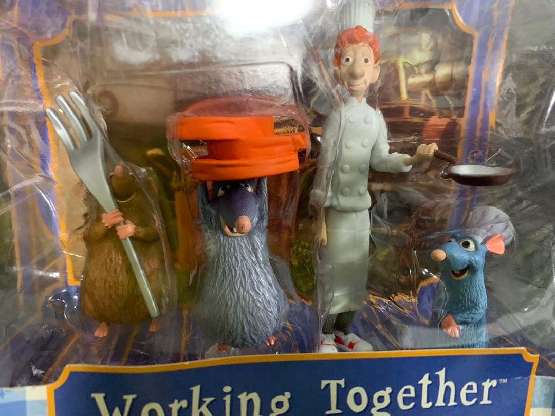 ディズニー ピクサー　レミーのおいしいレストラン　フィギュア 新品未開封