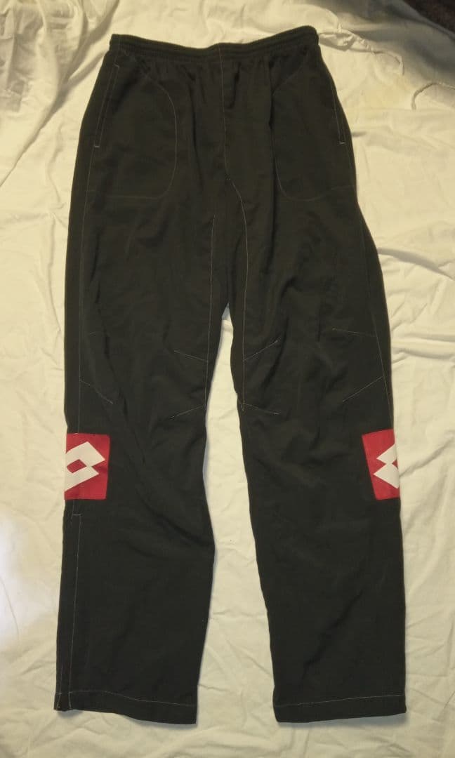 【匿名配送】【入手困難】ユベントス　ジャケット　黒　白　ユーベ　ロット　ユーヴェ