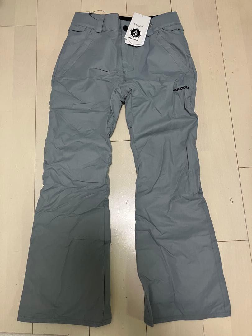 新品未使用タグ付　スキー・スノーボードウェア　Volcom kids Mサイズ