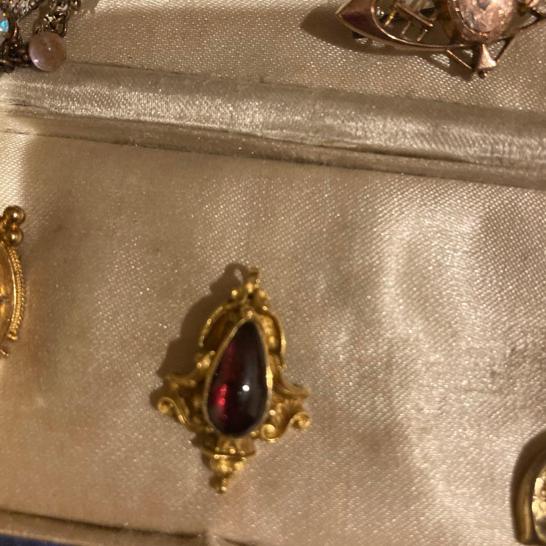 ガーネットウォッチピン　アンティーク