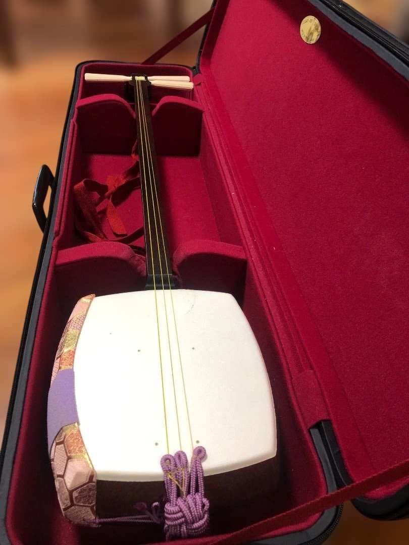 三味線ケースと三味線,高級バチ