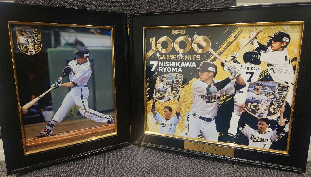 西川龍馬選手1000試合＆1000本安打達成直筆サイン入りフォトフレームスタンド