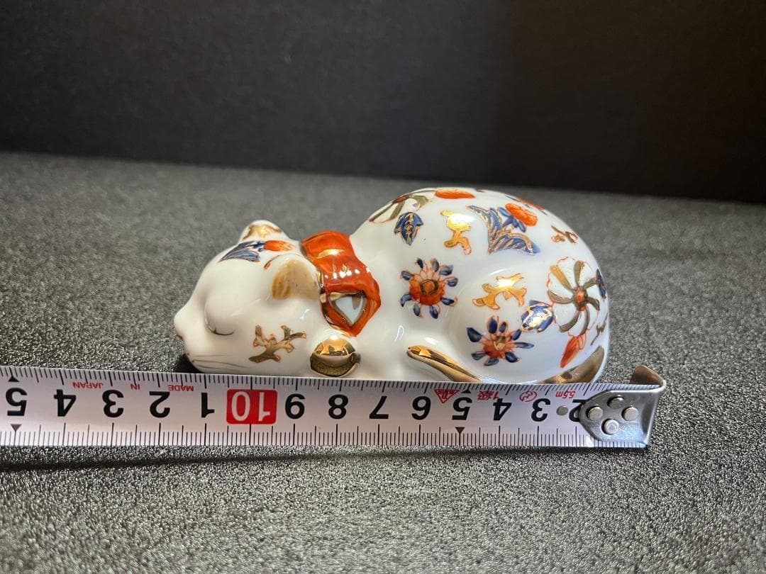 伊万里 陶器 金彩 眠り猫 猫 縁起物 置物 飾物