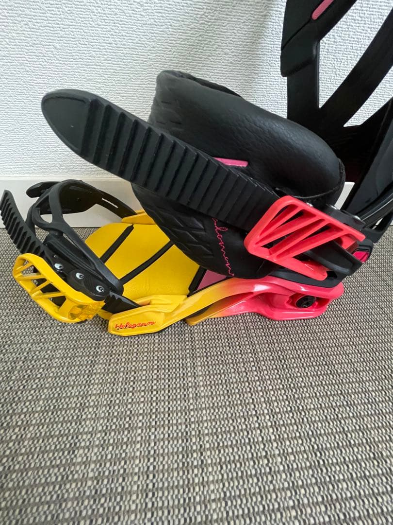 Salomon Hologram スノーボードビンディング イエロー/ピンク