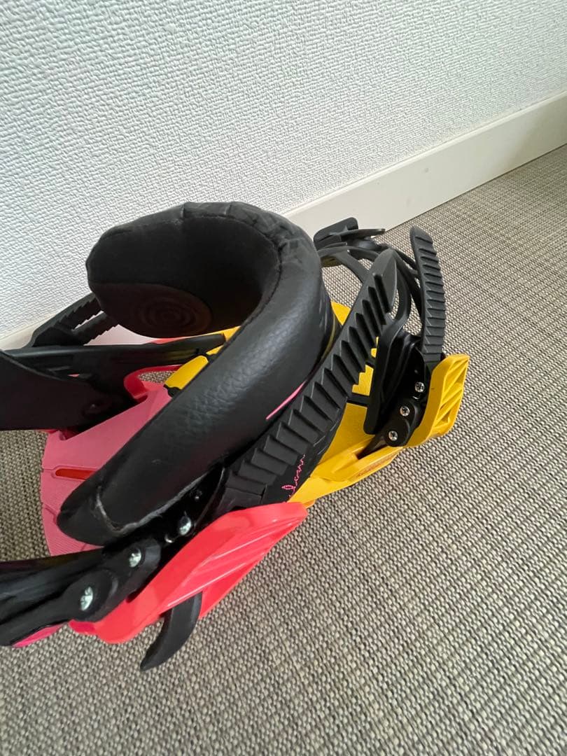 Salomon Hologram スノーボードビンディング イエロー/ピンク