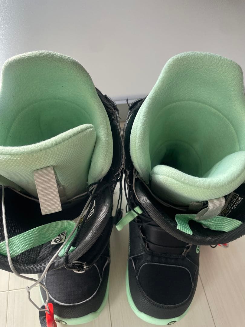 Burton Mint 女性用スノーボードブーツ 24.5cm
