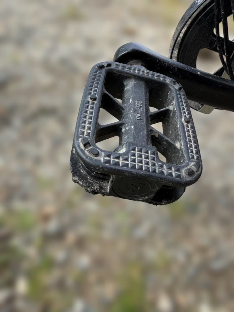 2/11値下げ実施　ブリヂストン クロスバイク 黒 前バスケット付き