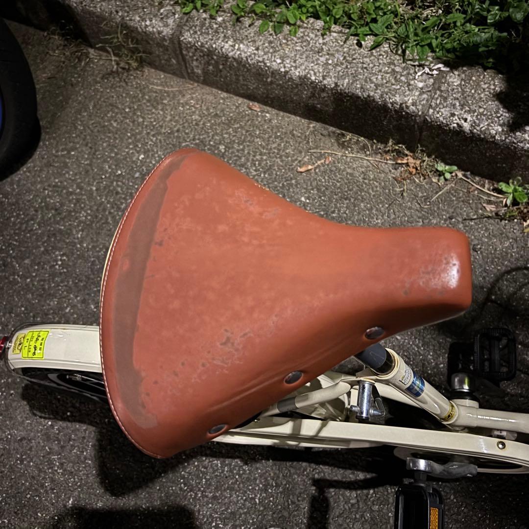 ブリヂストン ベガス　クリームアイボリー