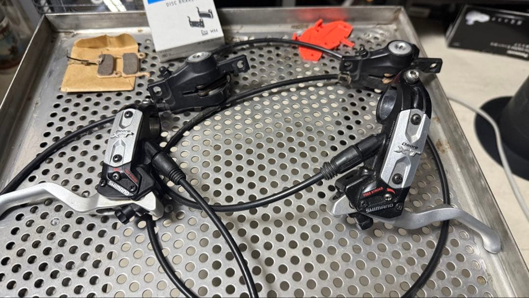 Shimano Deore XT M775ブレーキ（前後）+純正メタル1セット