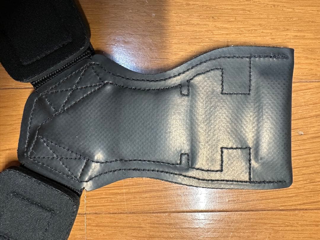 GOLD'S GYM エルボーパッド 左右セット ブラック。