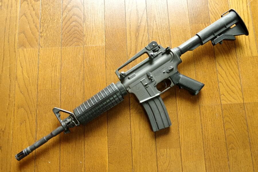 東京マルイ コルト M4A1カービン 300連射マガジン付き