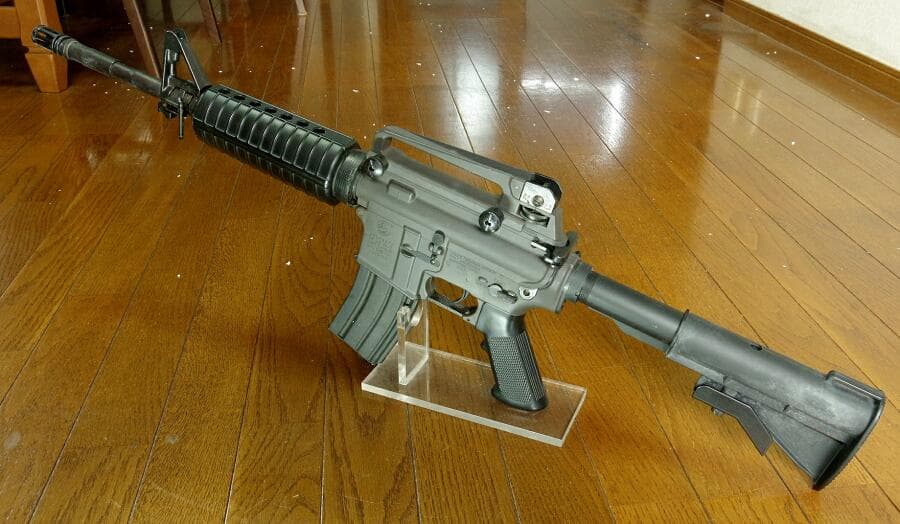 東京マルイ コルト M4A1カービン 300連射マガジン付き