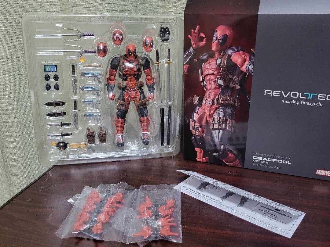 Revoltech デッドプール Ver.2 フィギュア
