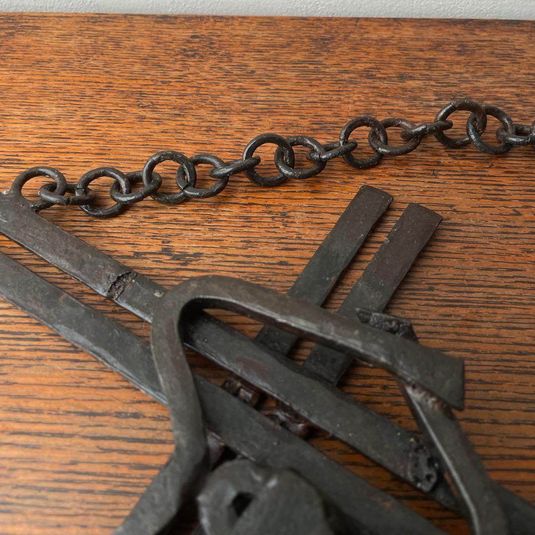 鉄の十字架　溶接　抽象的なイエスキリスト像　アイアン　モダニズム　キュビズム