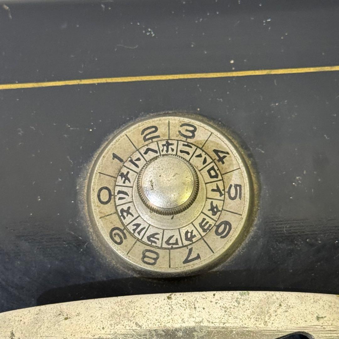 手提げ金庫　千鳥　金属製キャッシュボックス ダイヤル式　アンティーク　逸品