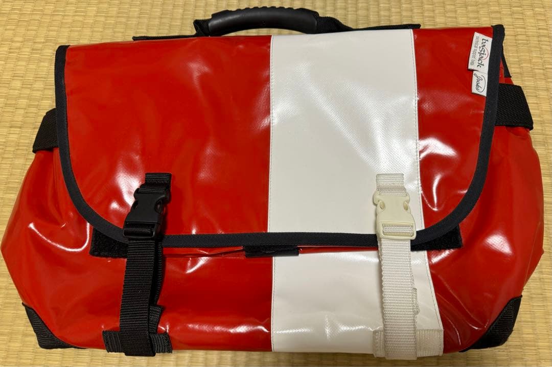 bagjack 本格メッセンジャーバッグ ターポリン 防水 赤白
