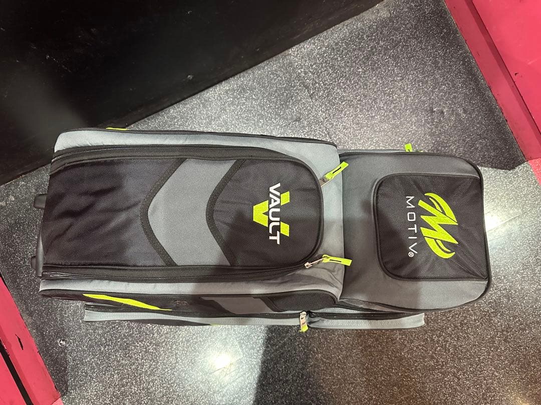 MOTIV VAULT ボウリング用バッグ ホイール付き