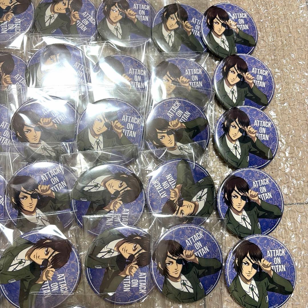 進撃の巨人 描き下ろし 座り 缶バッジ ハンジ　32点　色紙　おまけあり