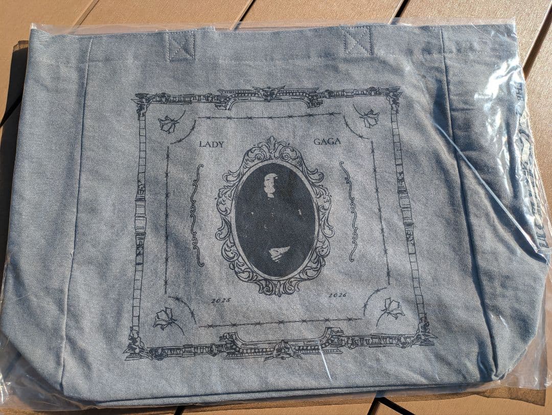 レディ・ガガ　PERA HAUS TOTE (GRAY)