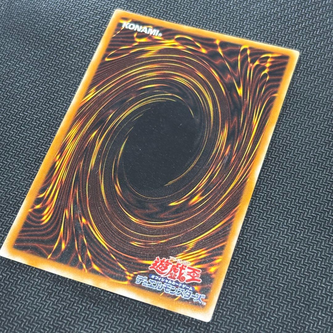 【準美品〜美品】遊戯王 ブラックマジシャン 旧レリーフ