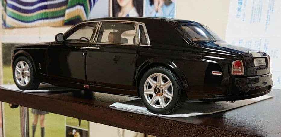 ロールスロイス ファントム EWB (黒) 1/18