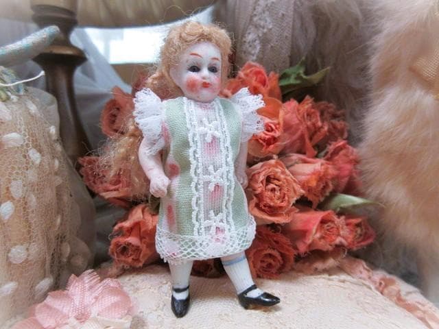 アンティーク　ミニョネット　ジャーマン　☆ 　ビスクドール　エッグコンテナ