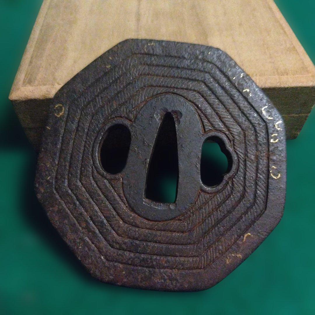 鉄製 八角形鍔 同心円模様　象嵌