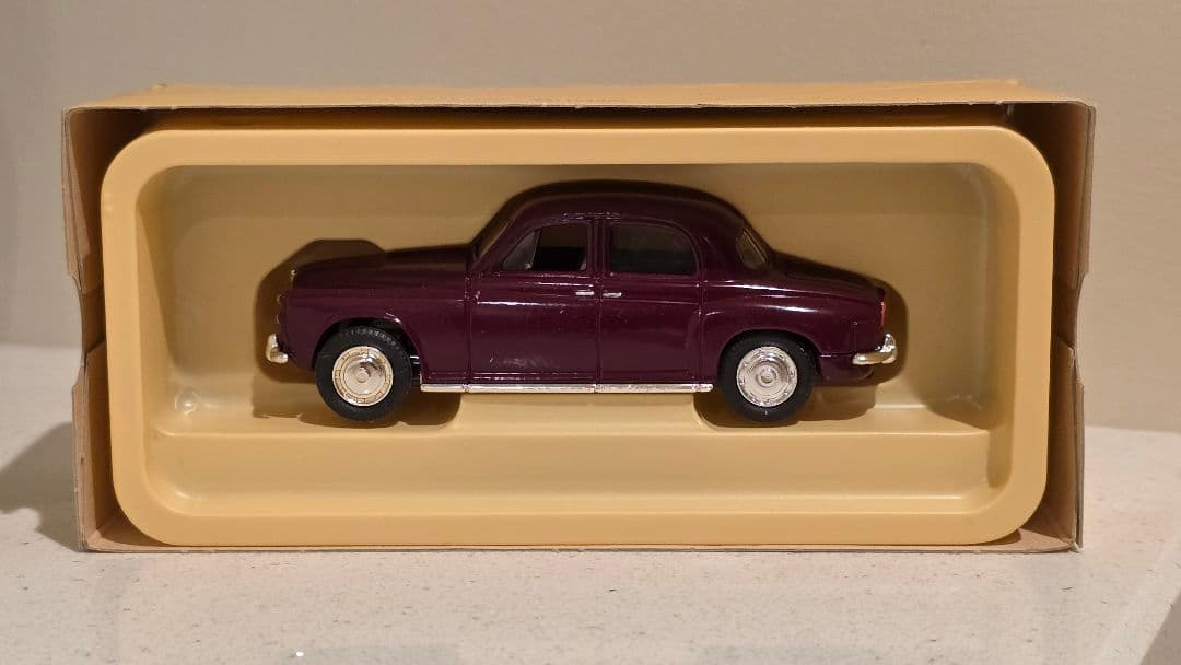 レア　Rover P4 ワインレッド 1:43 Vanguards