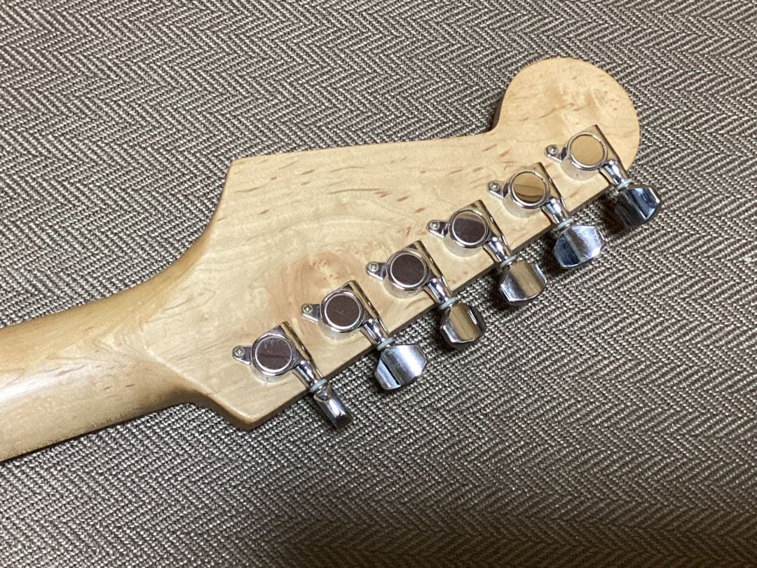 エレキギター ストラト　3H ブラスブロック