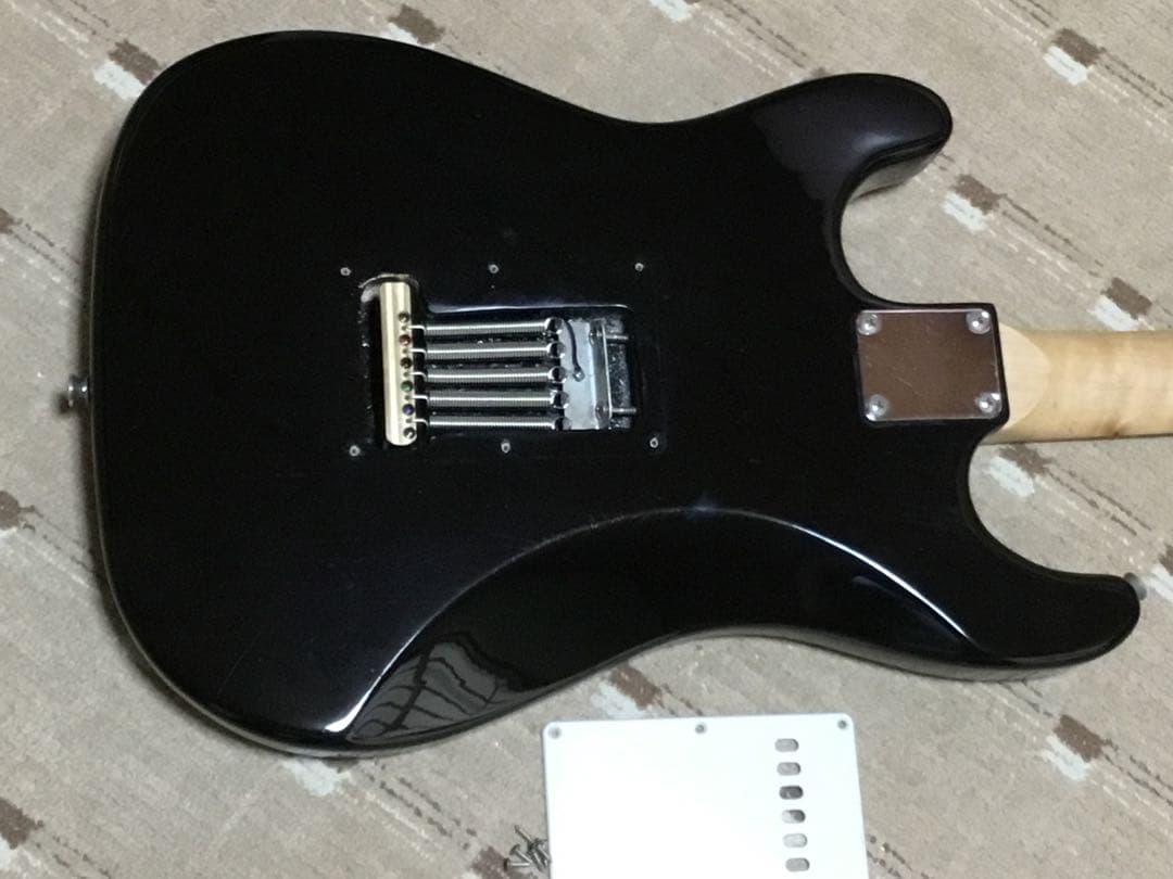 エレキギター ストラト　3H ブラスブロック