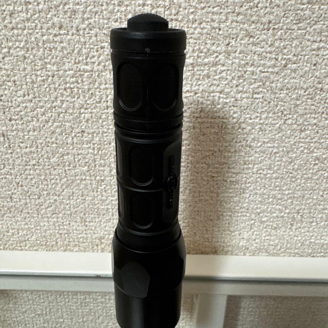 SUREFIRE E184211 黒い懐中電灯
