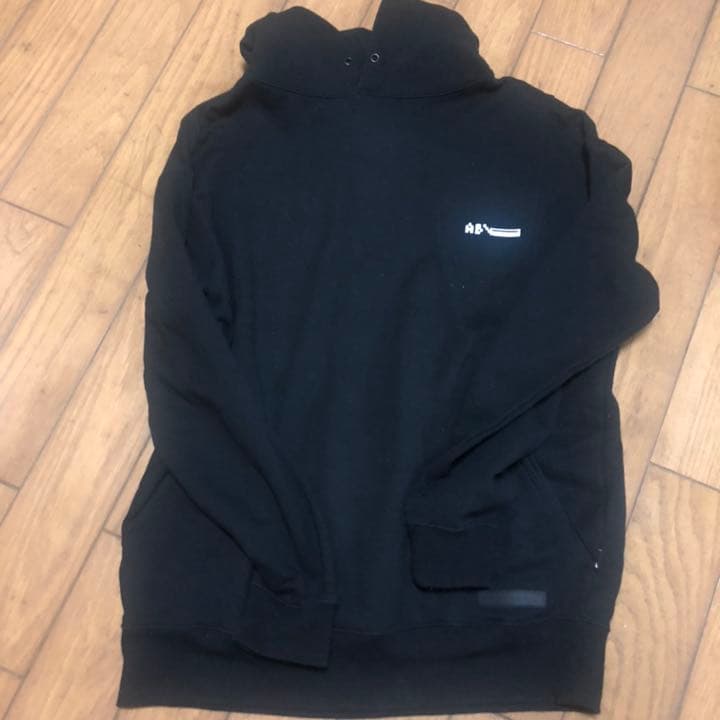 Amaryllis×the testのコラボパーカー