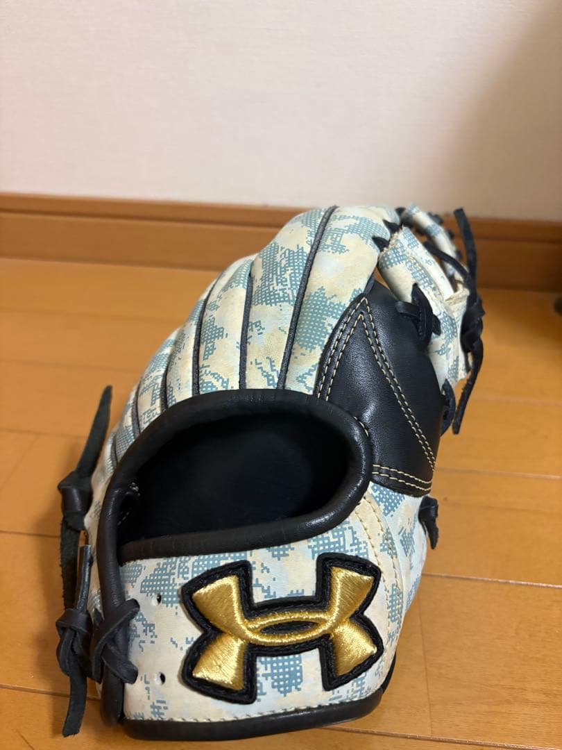 UNDER ARMOR 軟式内野手用グローブ