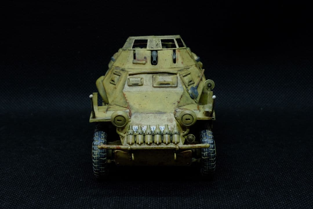 タミヤ【ドイツ軍】 sd.kfz222　1/35完成品　ジオラマベース付き