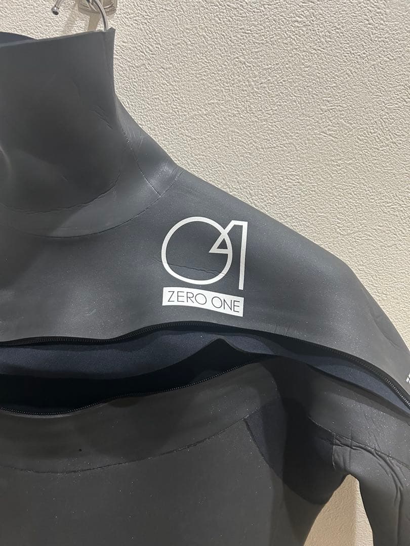 美品　ゼロワン ウェットスーツ ジッパー付き