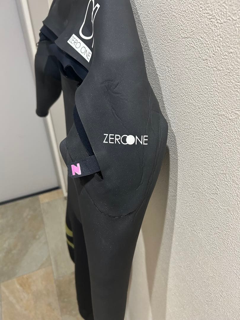 美品　ゼロワン ウェットスーツ ジッパー付き