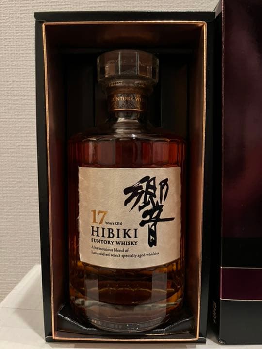 サントリー 響 17年 700ml(箱付き、冊子付き)